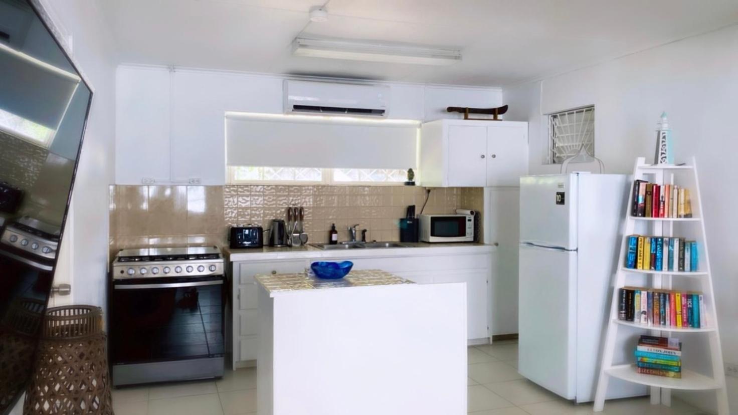 Purple Rain - Direct Seaviews, 2 Bedroom, 2 Bathroom, 3 Terrace Beachfront Bliss