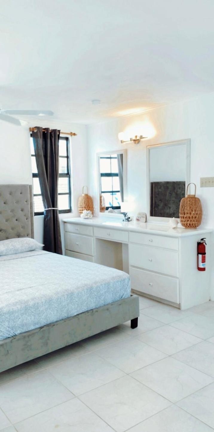Purple Rain - Direct Seaviews, 2 Bedroom, 2 Bathroom, 3 Terrace Beachfront Bliss