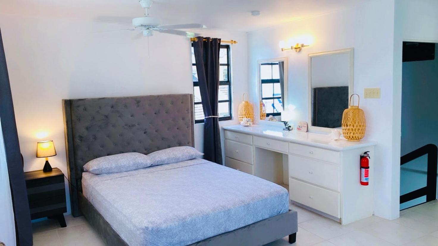 Purple Rain - Direct Seaviews, 2 Bedroom, 2 Bathroom, 3 Terrace Beachfront Bliss
