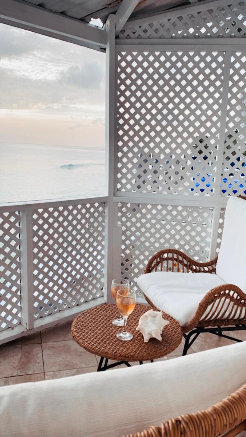 Purple Rain - Direct Seaviews, 2 Bedroom, 2 Bathroom, 3 Terrace Beachfront Bliss
