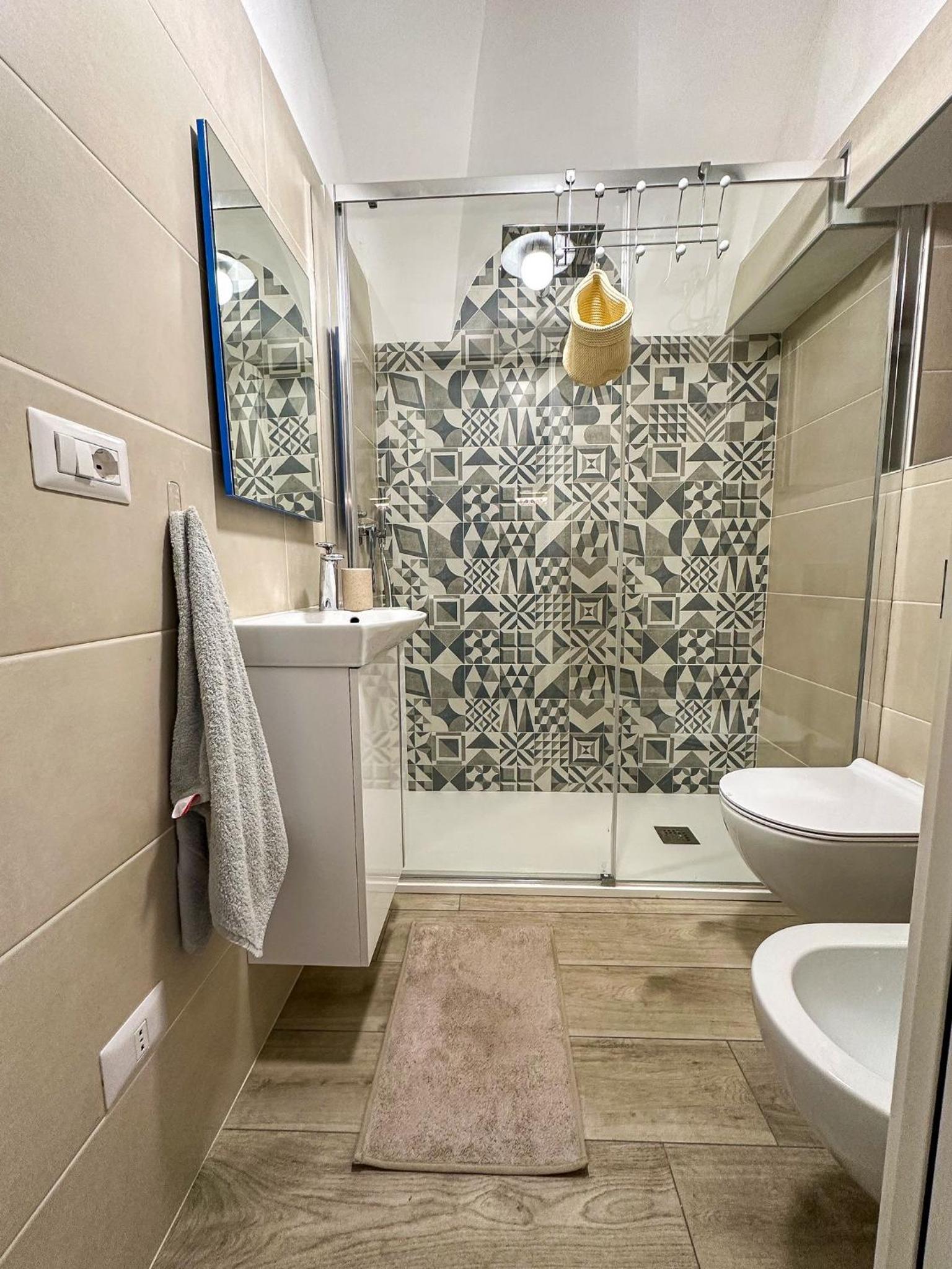 La Marquise en Vieste — bathroom