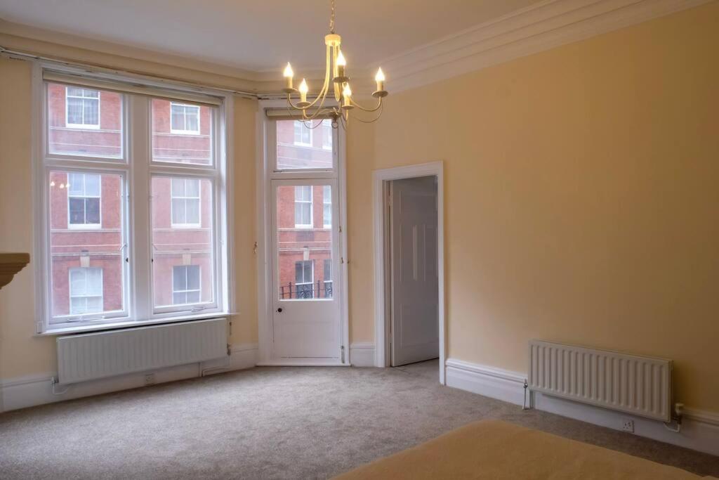 4 bedrooms apartment Hyde Park view 2