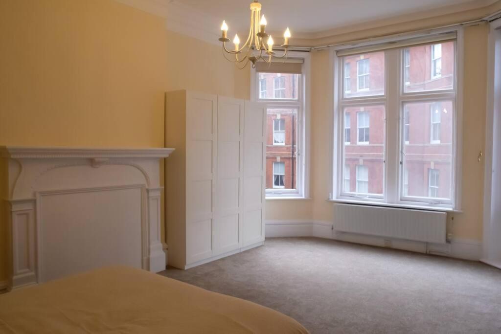 4 bedrooms apartment Hyde Park view 3