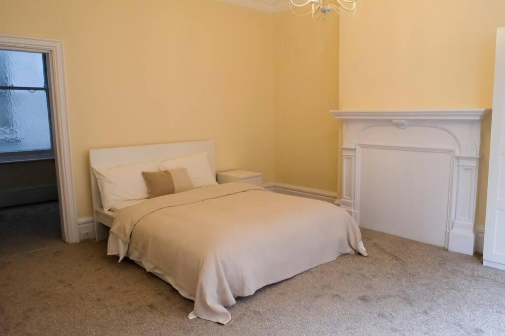 4 bedrooms apartment Hyde Park view 5