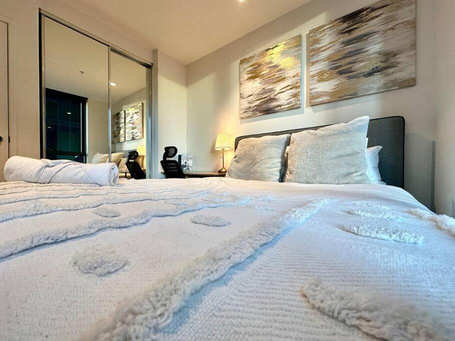 Melbourne Central 2BR Sanctuary