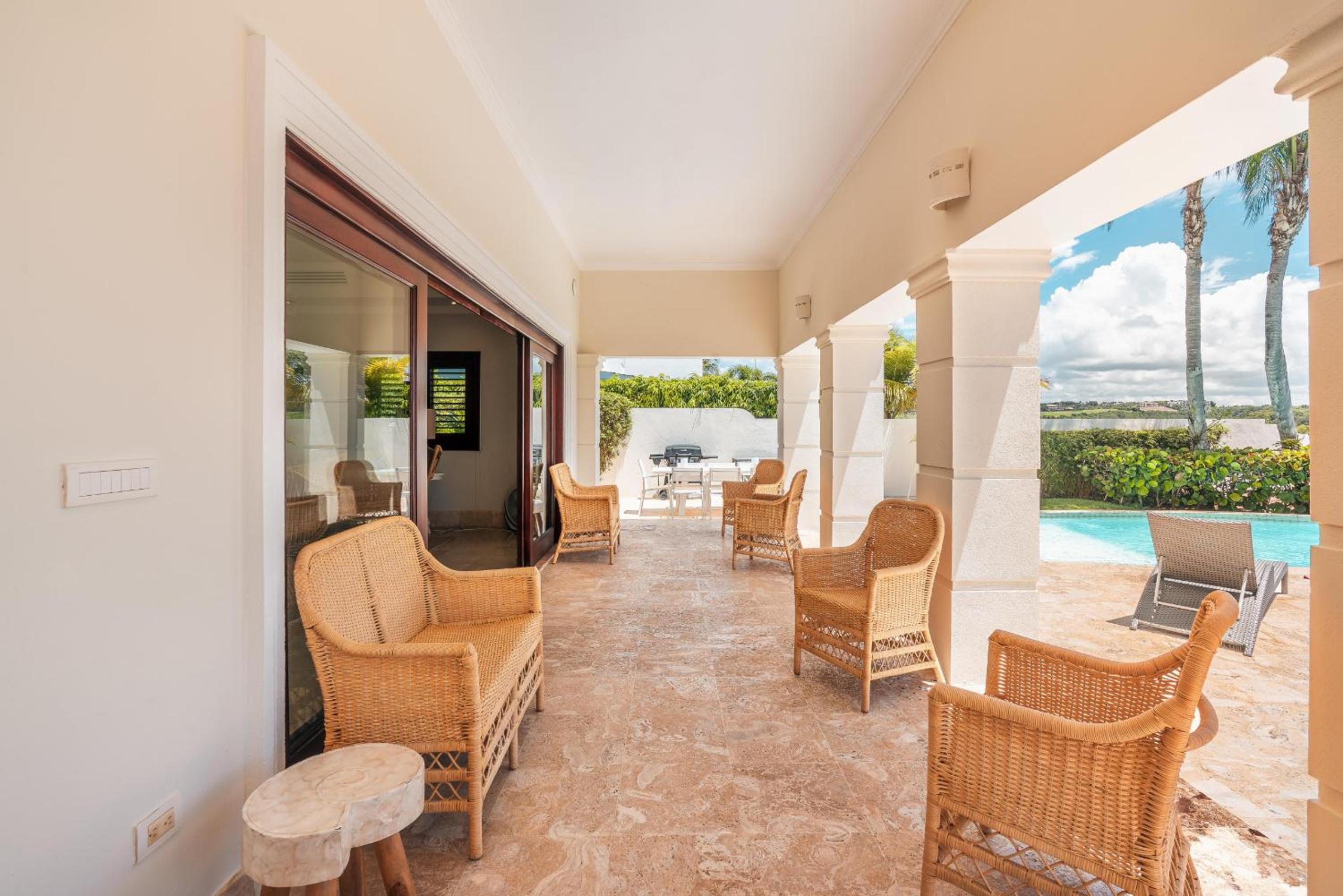 Seaside Bliss with pool and spectacular view