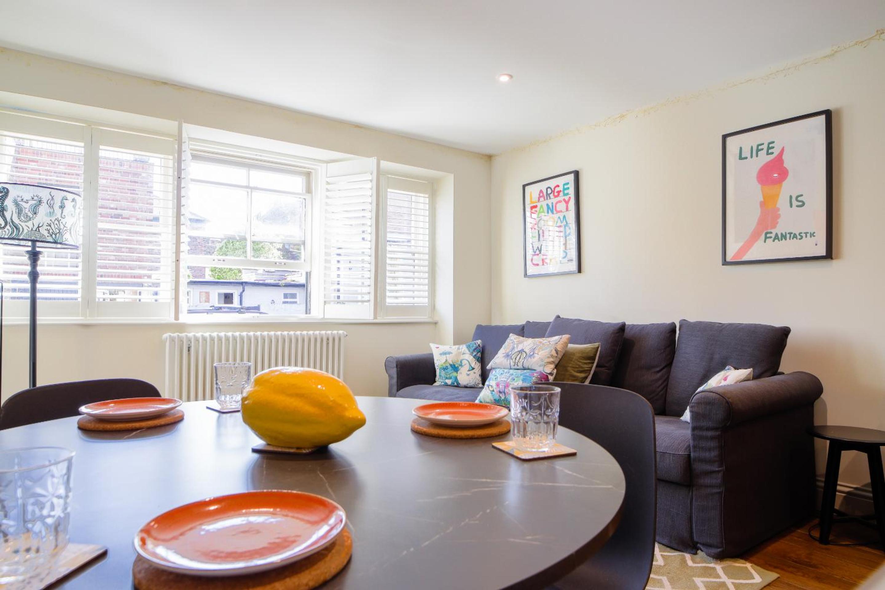 Superb Couples Retreat, Quiet & Central Old Town view 4