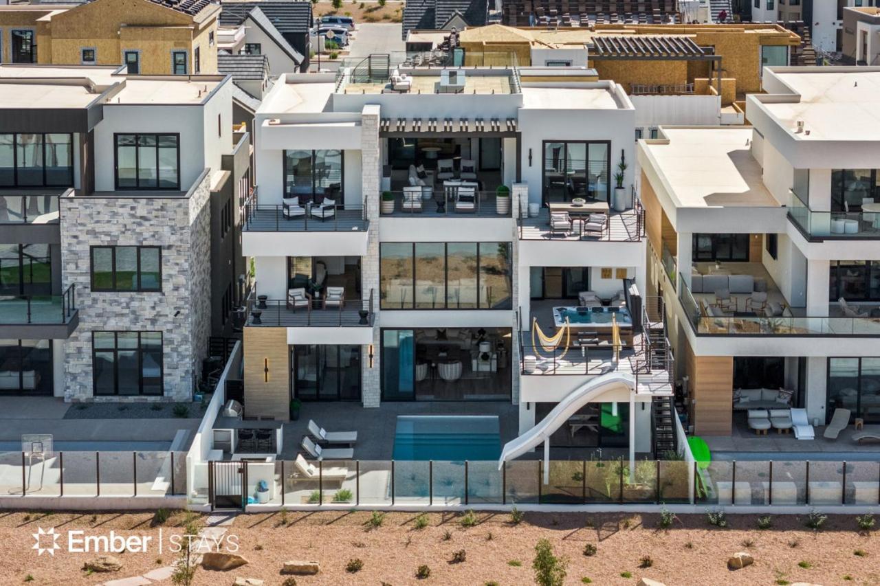 Paradise Palace at Desert Color (by Ember Stays) view 5