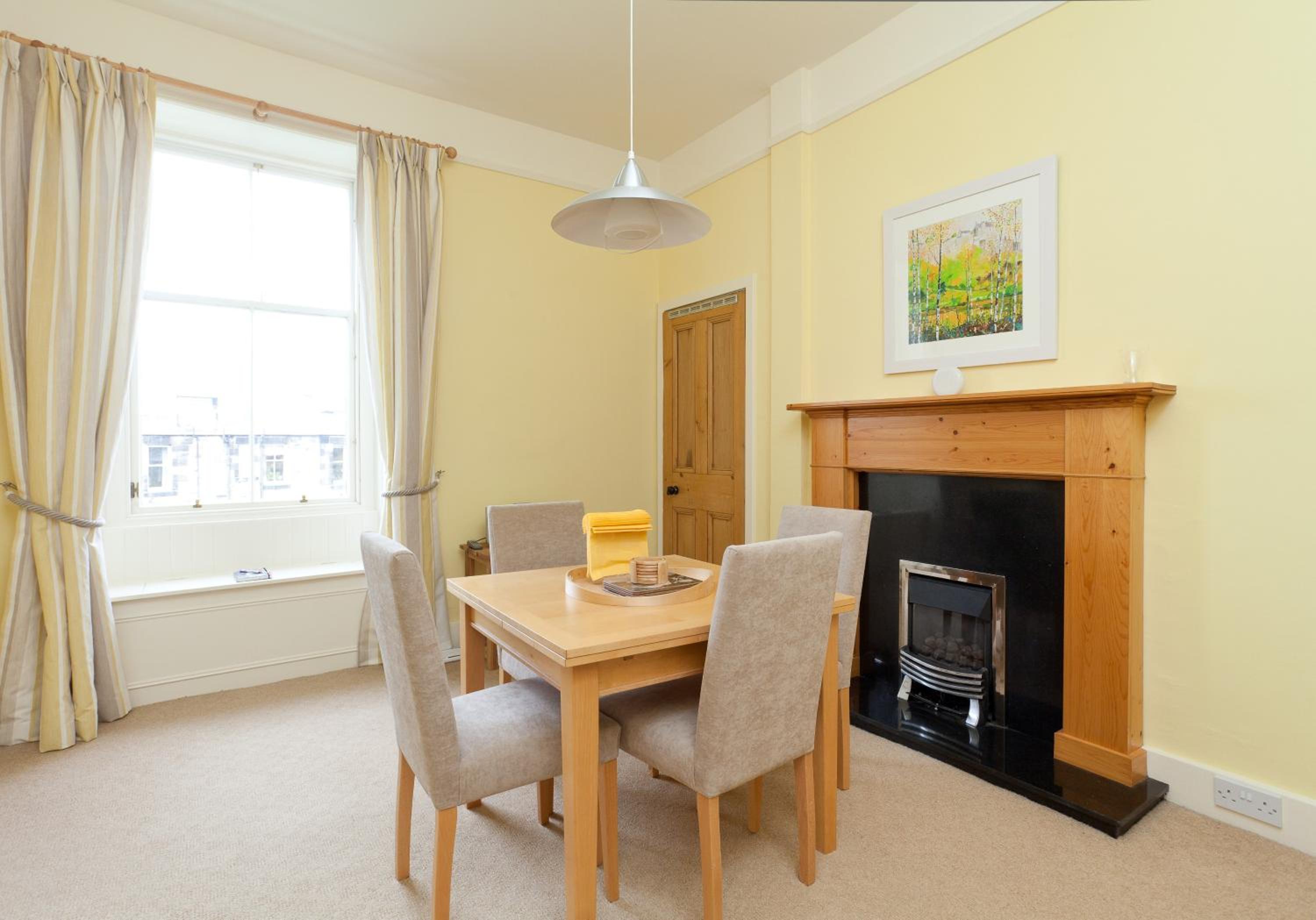 Mardale Crescent - 380 view 3