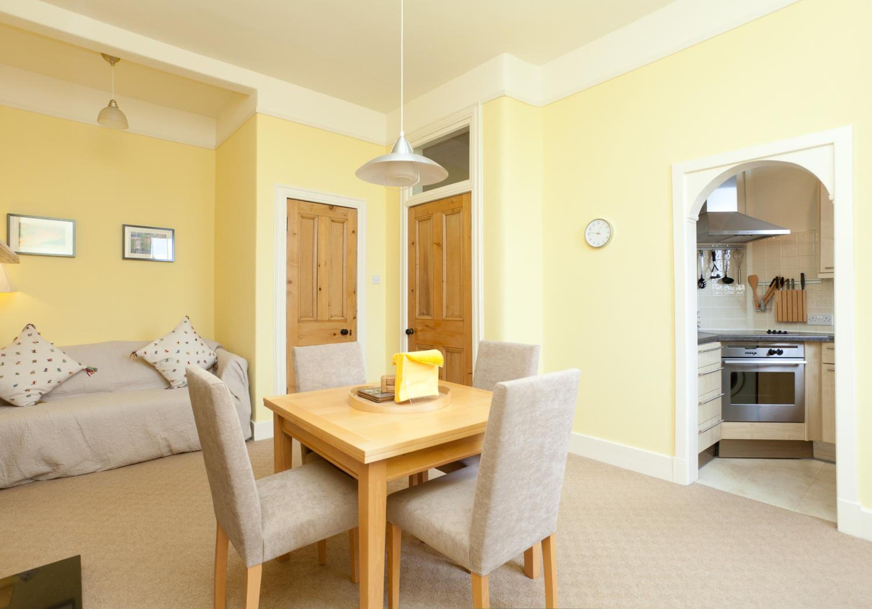 Mardale Crescent - 380 view 5