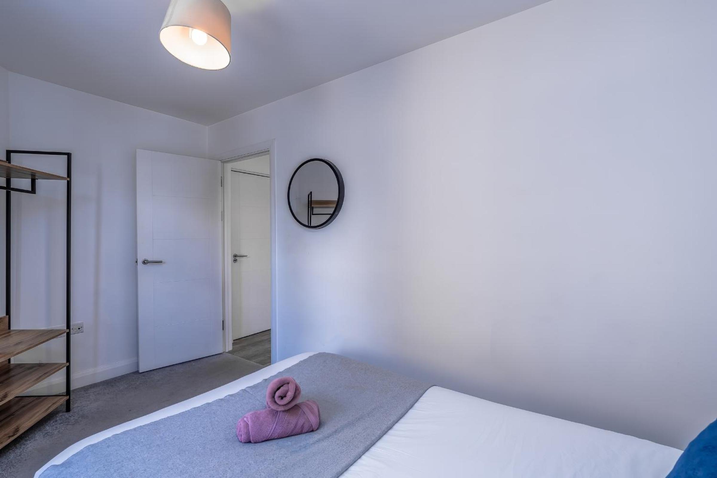 Chic & Modern Apartment - Bedminster Parade view 4