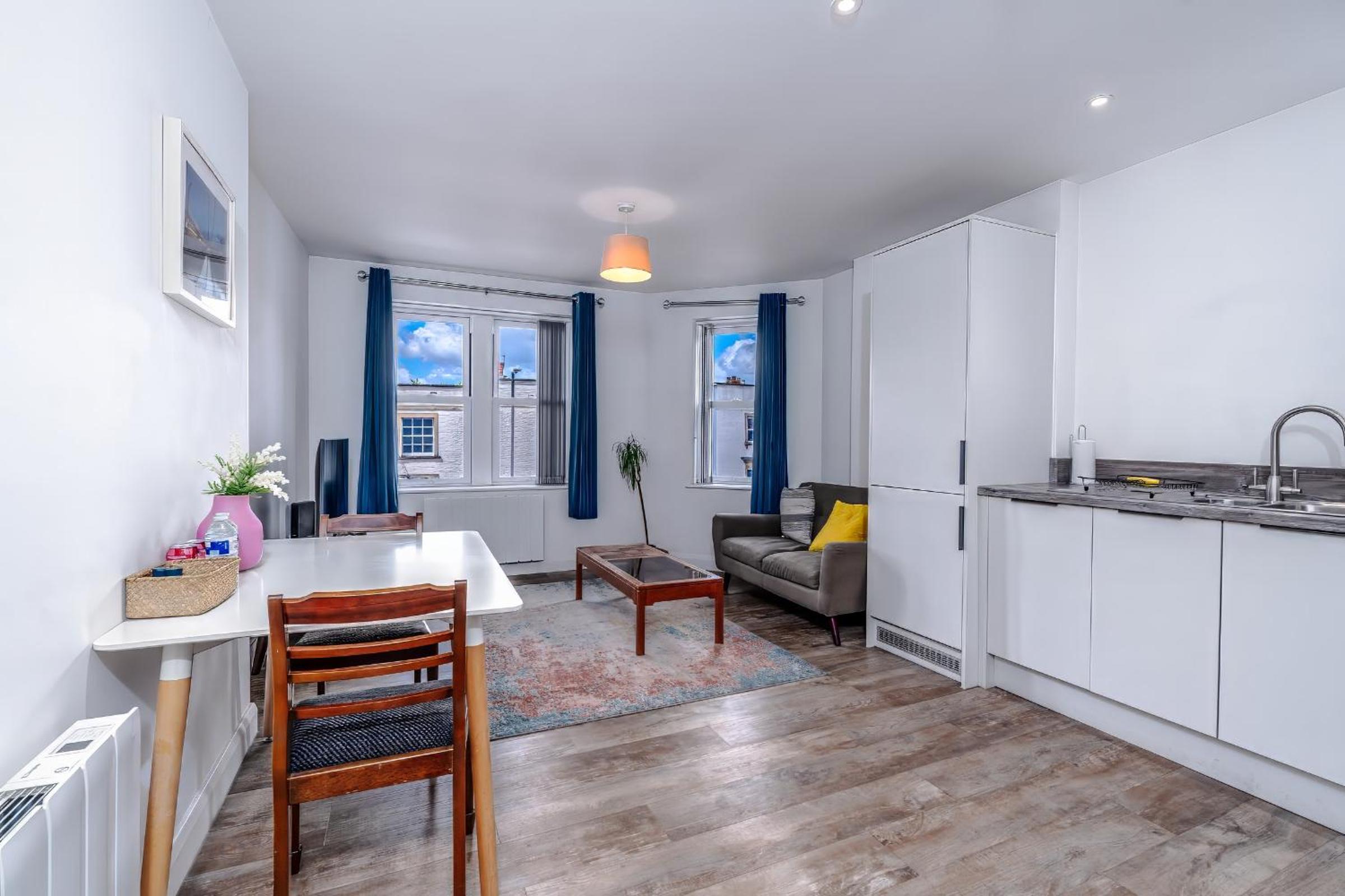 Chic & Modern Apartment - Bedminster Parade view 2