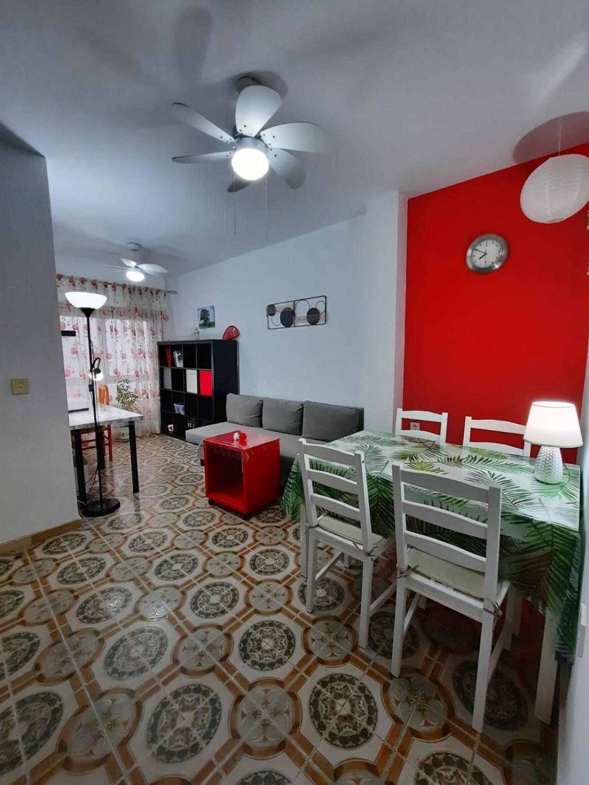 Habitaciones en mi piso del Centro de Huelva