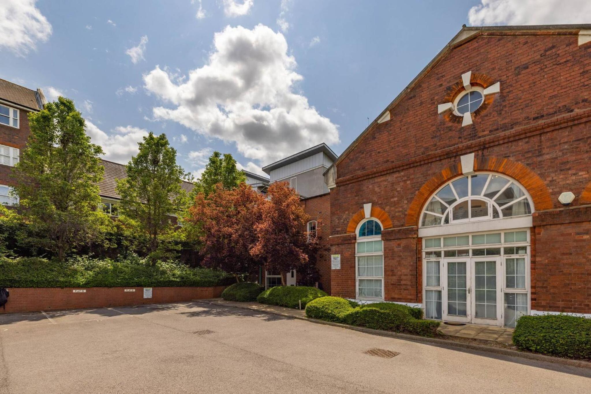 Wild Roses Serviced Apartments - City Airport