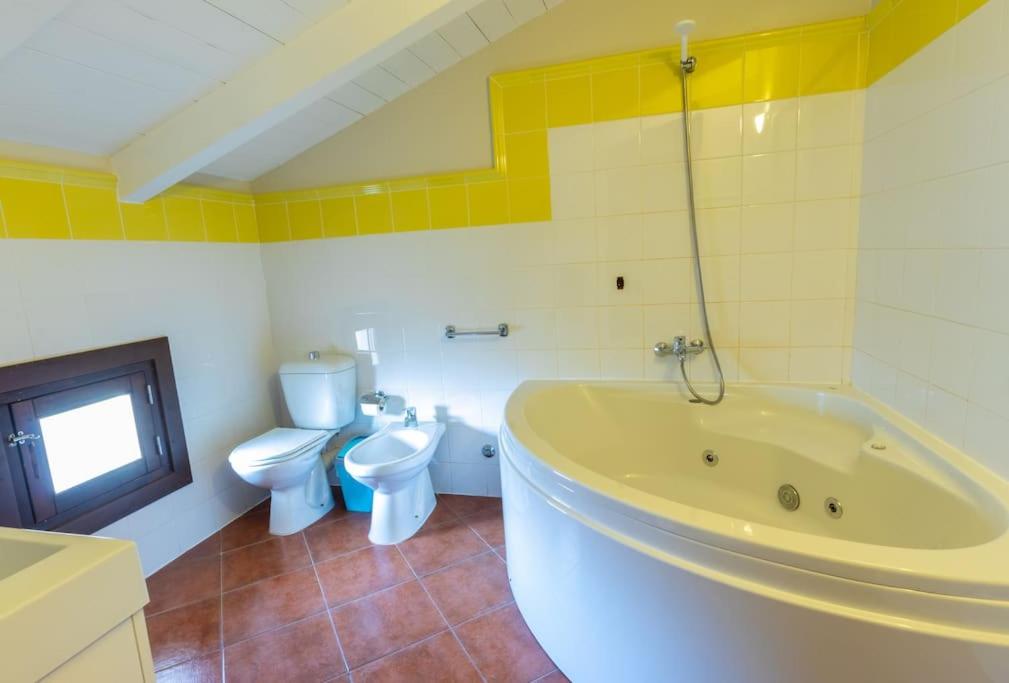 Porto Antigo 1 - Three bedroom, pool & wifi