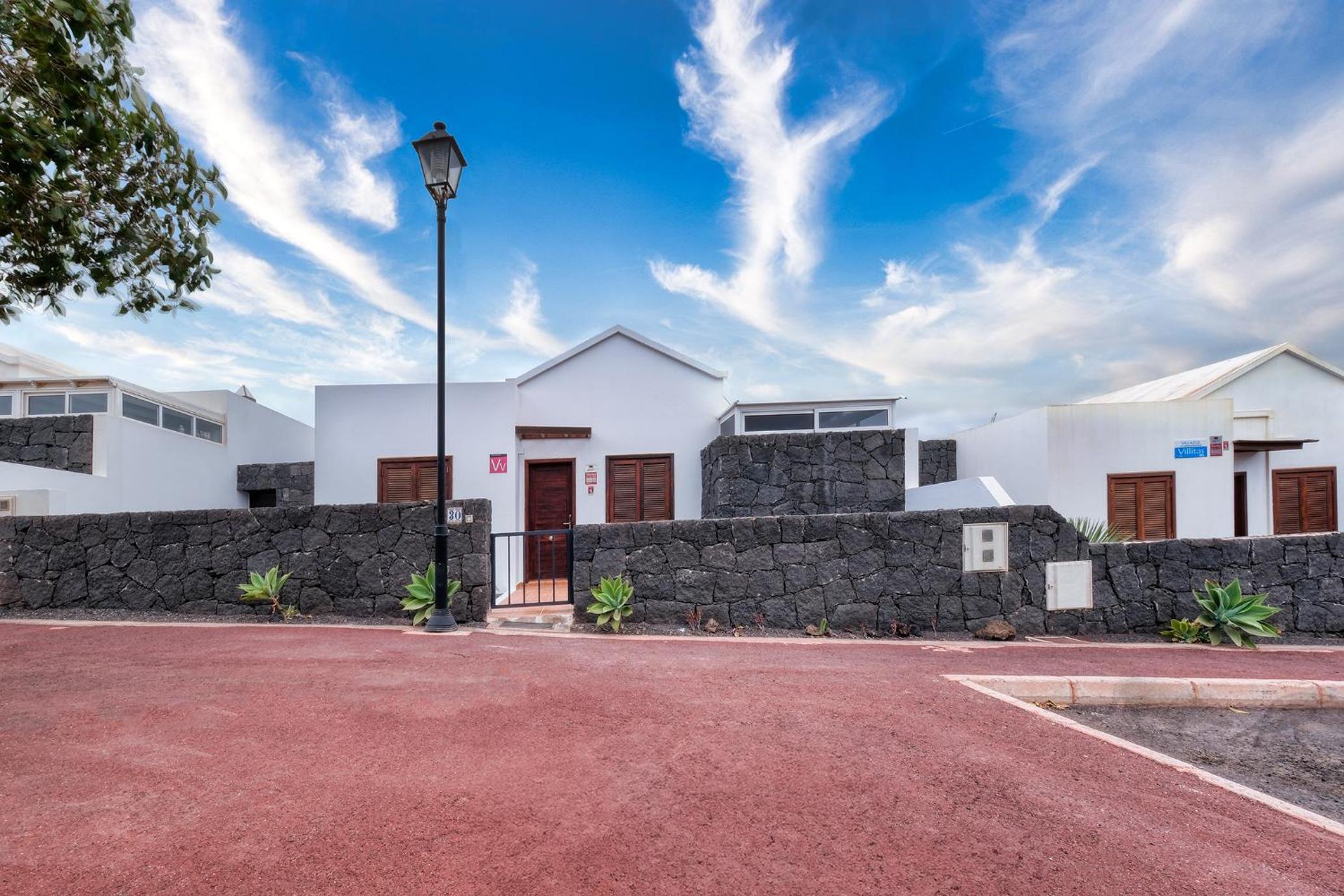 Villa Malolo - Private Pool and Jacuzzi By Lanzarote Vacation Homes