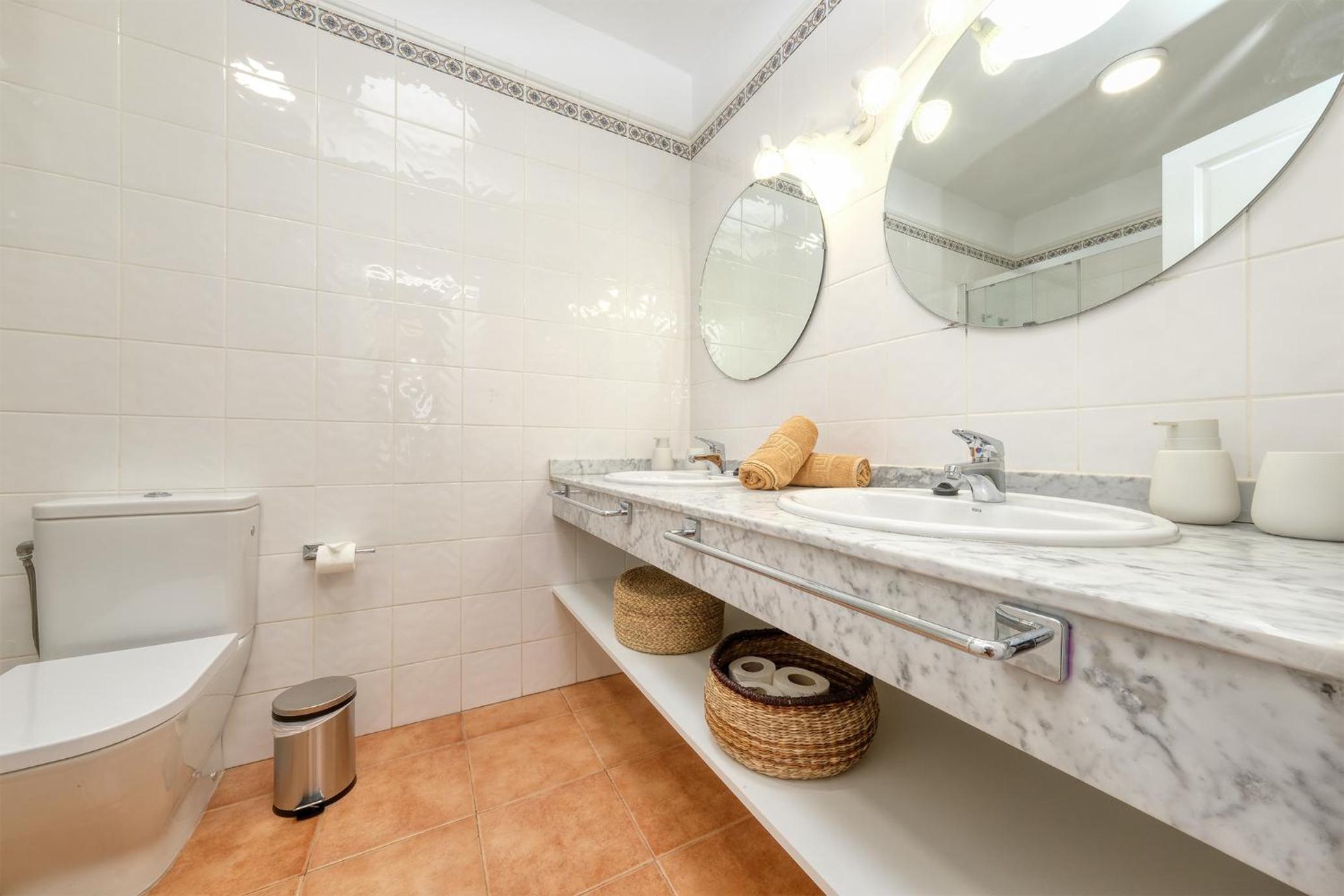 Villa Malolo - Private Pool and Jacuzzi By Lanzarote Vacation Homes