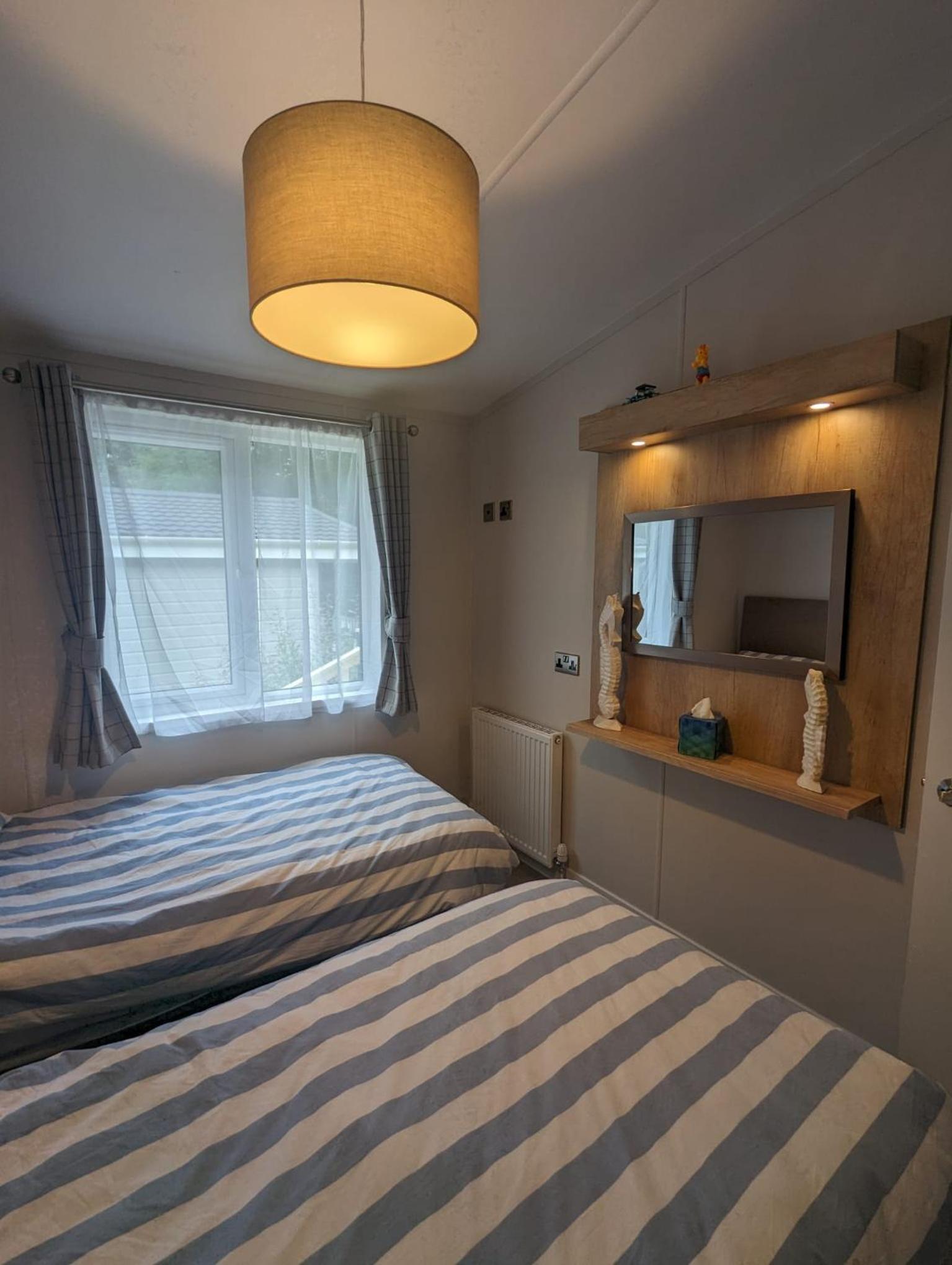 LUXURY STUNNING SENSATION LODGE ON 5 STAR SHOREFIELD COUNTRY PARK New Forest ENTERTAINMENT AND LEISURE PASSES INCLUDED view 3