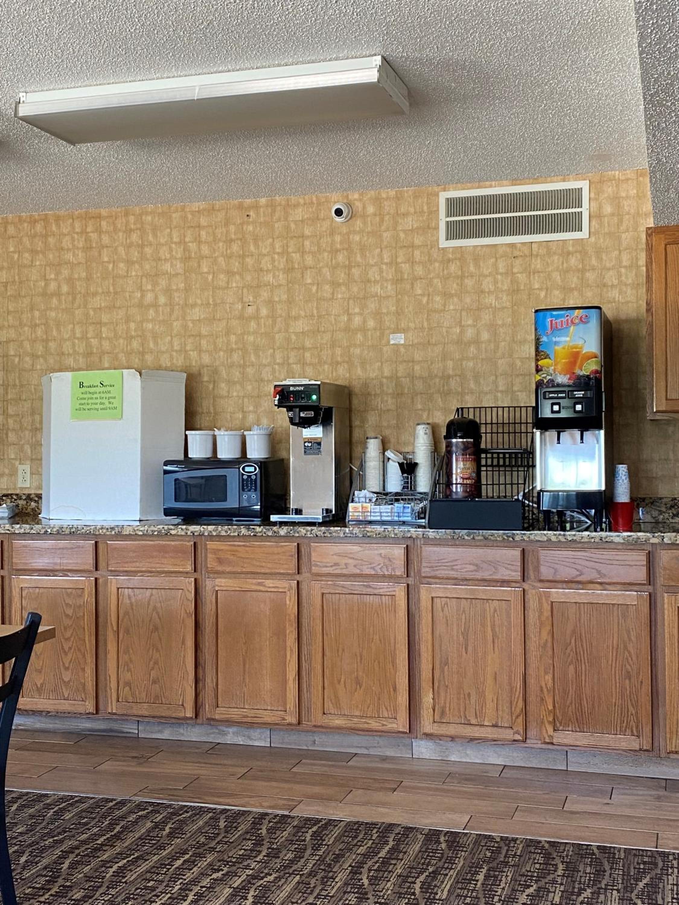 Super 8 by Wyndham Oelwein view 2