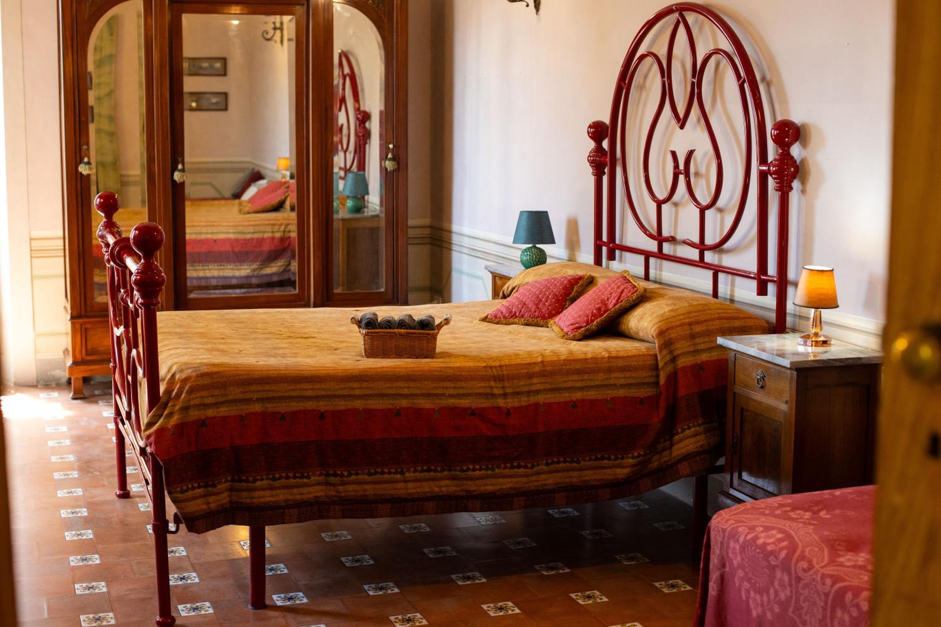 Exclusive Apartment-1844s Frescoes- Centuries old park- Peacocks- Villa Mastrangelo view 4