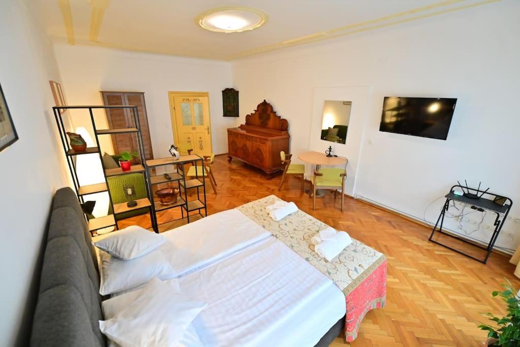 FLH - Althaus view 2