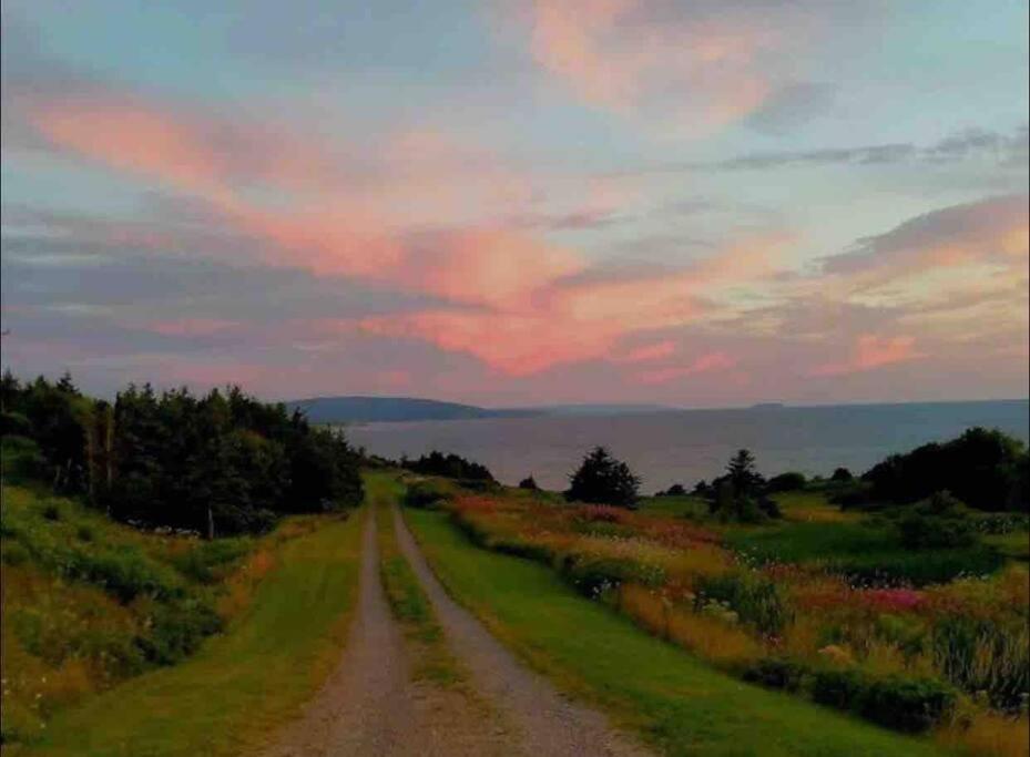 Ocean Spray Vacation Home - spectacular sunset views
