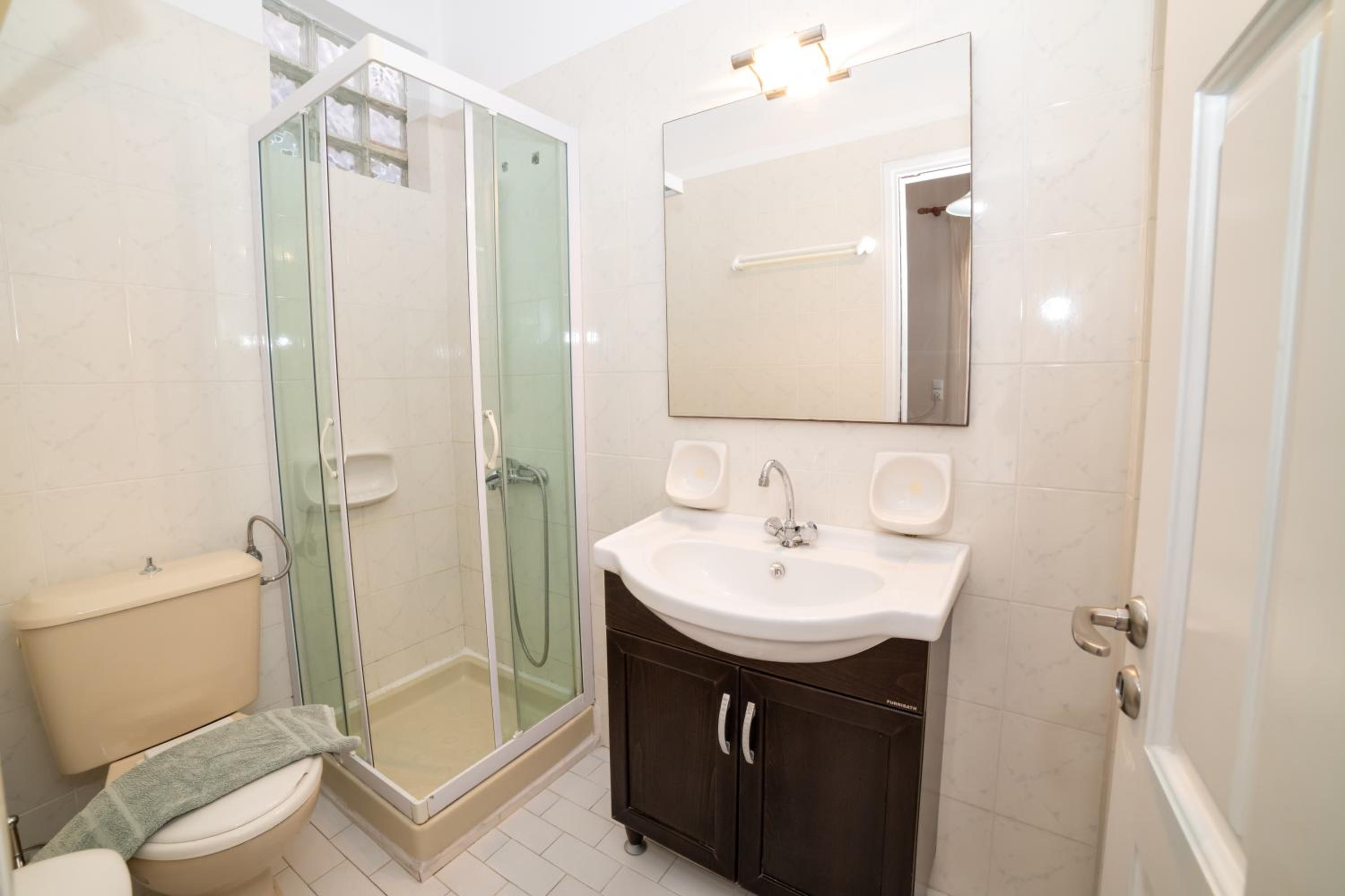 Villa Maria Tsovili en Parga — bathroom