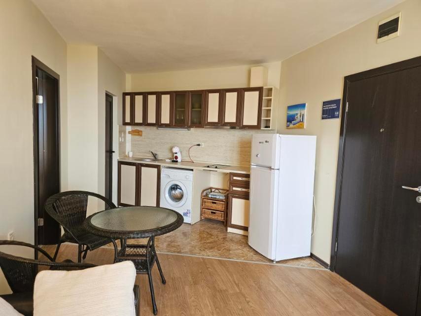 NESTINARKA BEACH SEAVIEW APARTMENT view 2