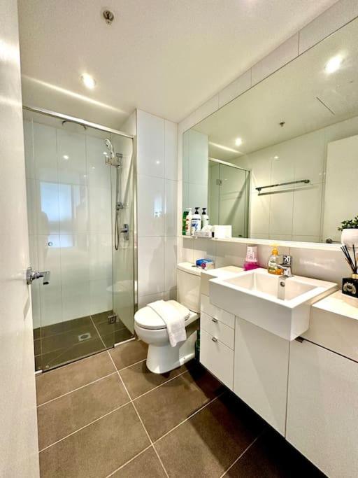 Modern 1BR West Melbourne Gateway