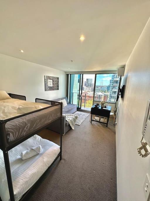 Modern 1BR West Melbourne Gateway