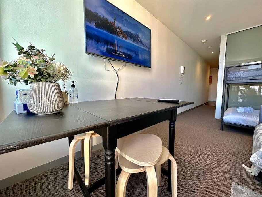 Modern 1BR West Melbourne Gateway