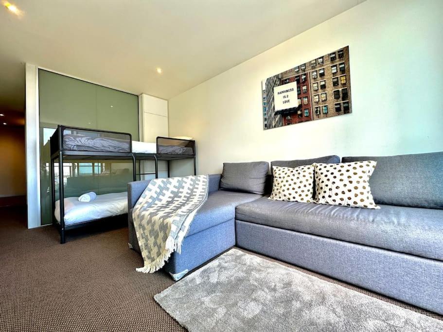 Modern 1BR West Melbourne Gateway