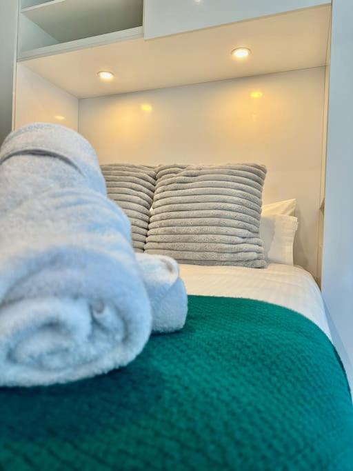 Modern 1BR West Melbourne Gateway