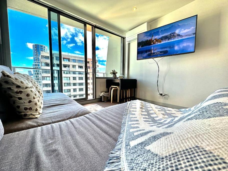 Modern 1BR West Melbourne Gateway
