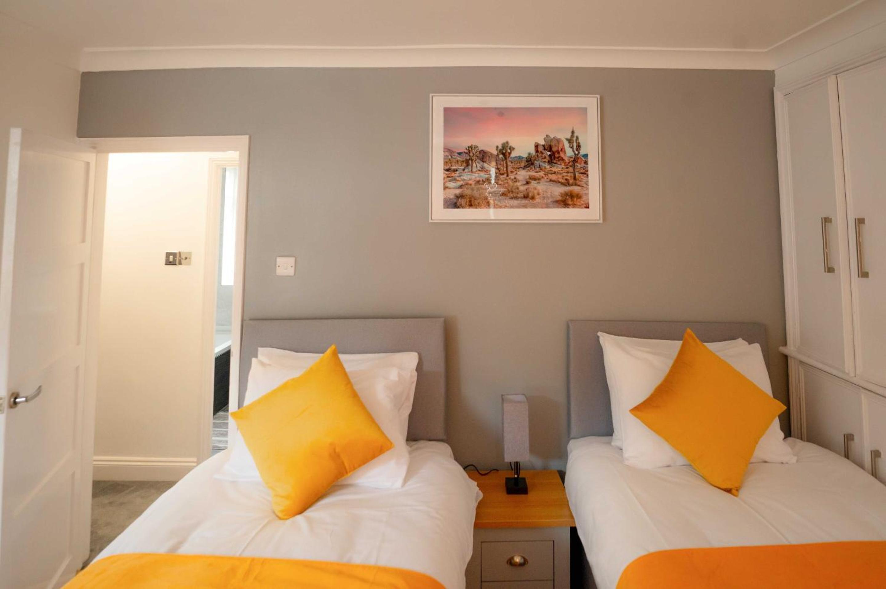 Luxury 3-Bedrooms House With Parking view 5
