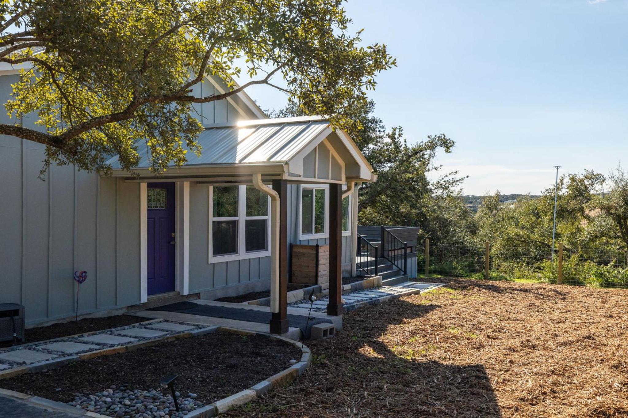 Casa Mariposa Newly Renovated Firepit*Fireplace*Great Deck*Pets Welcome!