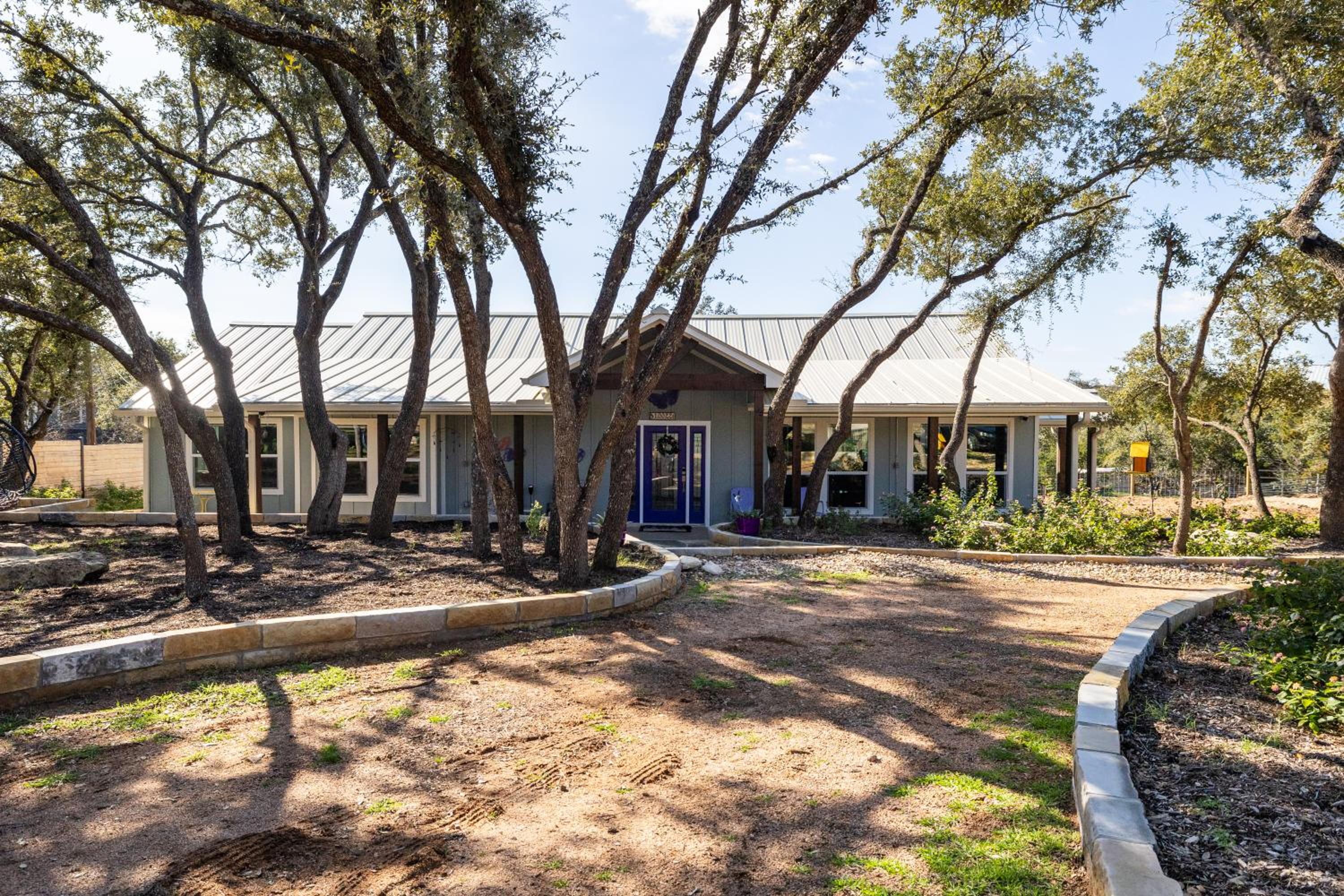 Casa Mariposa Newly Renovated Firepit*Fireplace*Great Deck*Pets Welcome!
