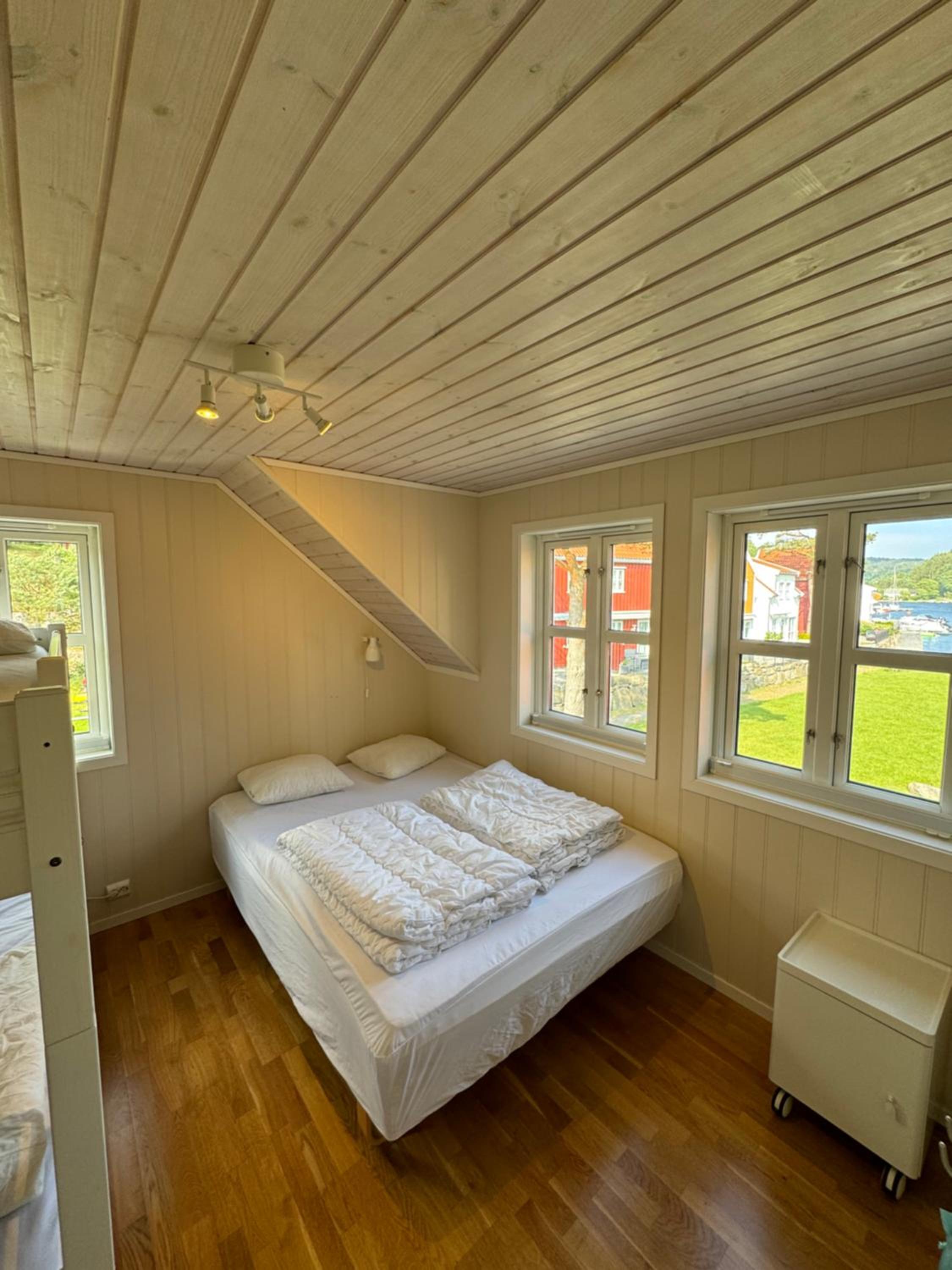 Furuholmen, Lindesnes