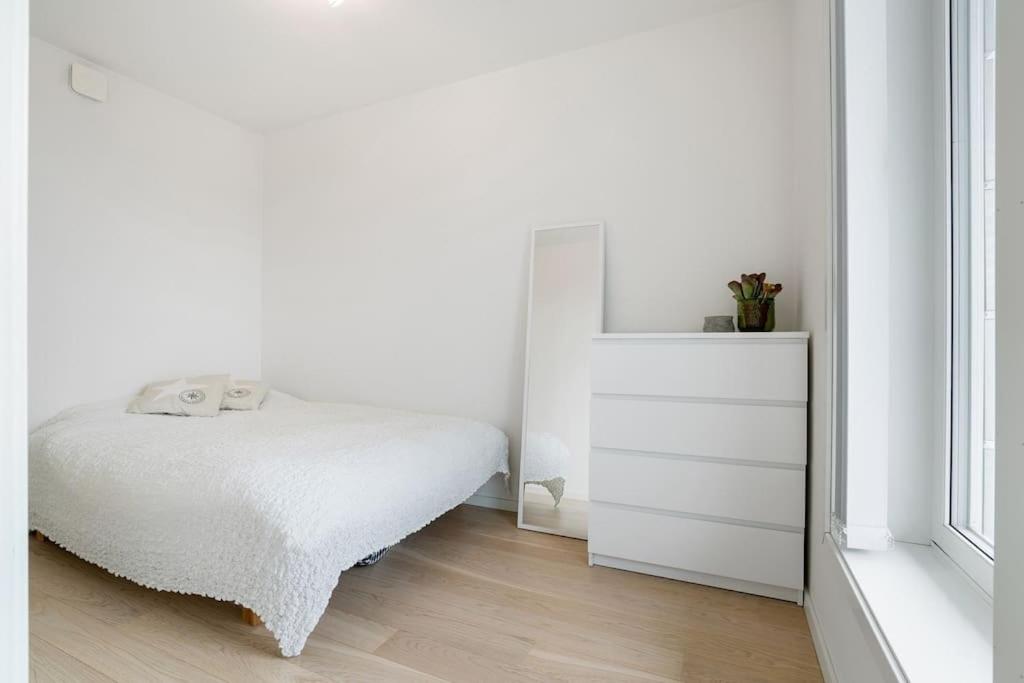 Central 2 bedroom apartment view 3