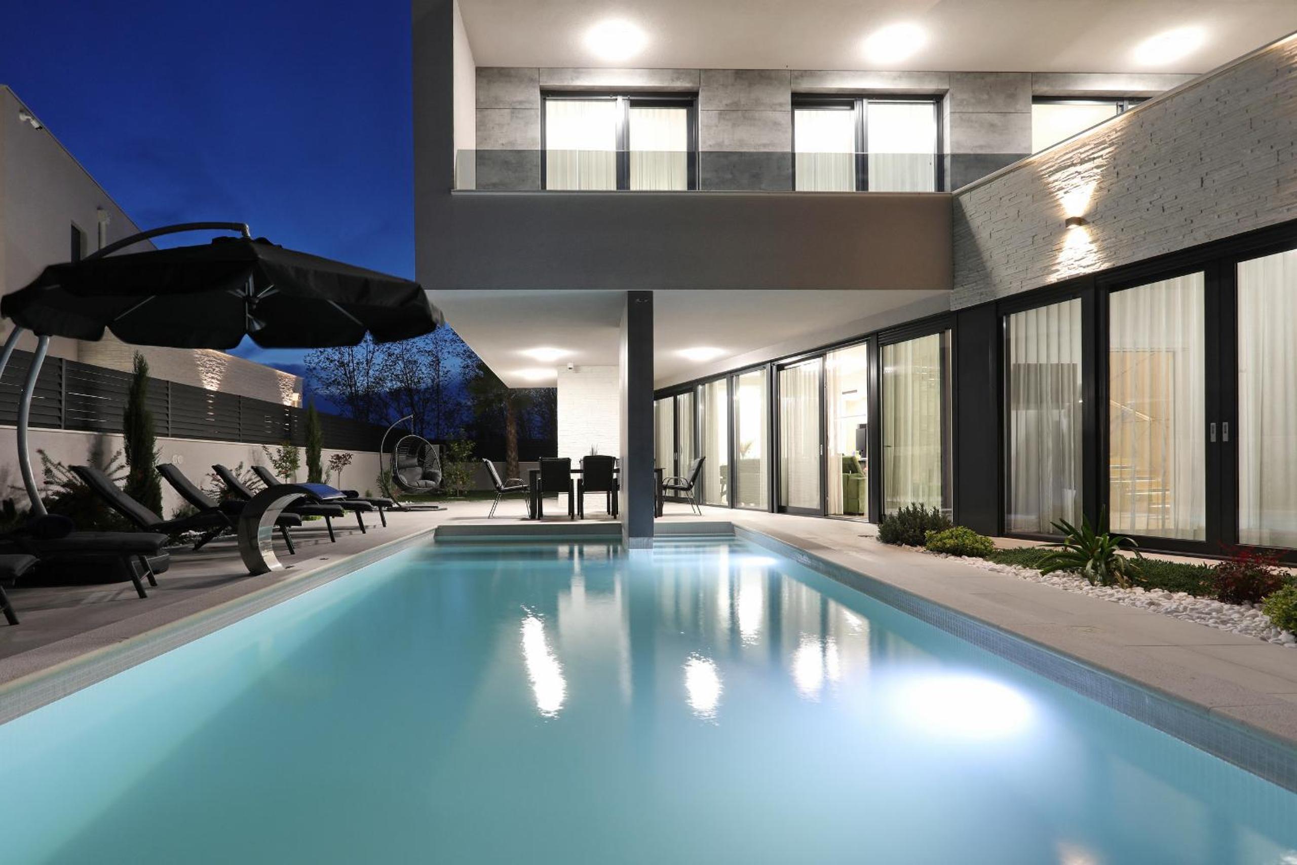 Luxurious Villa 034 with heated pool view 2