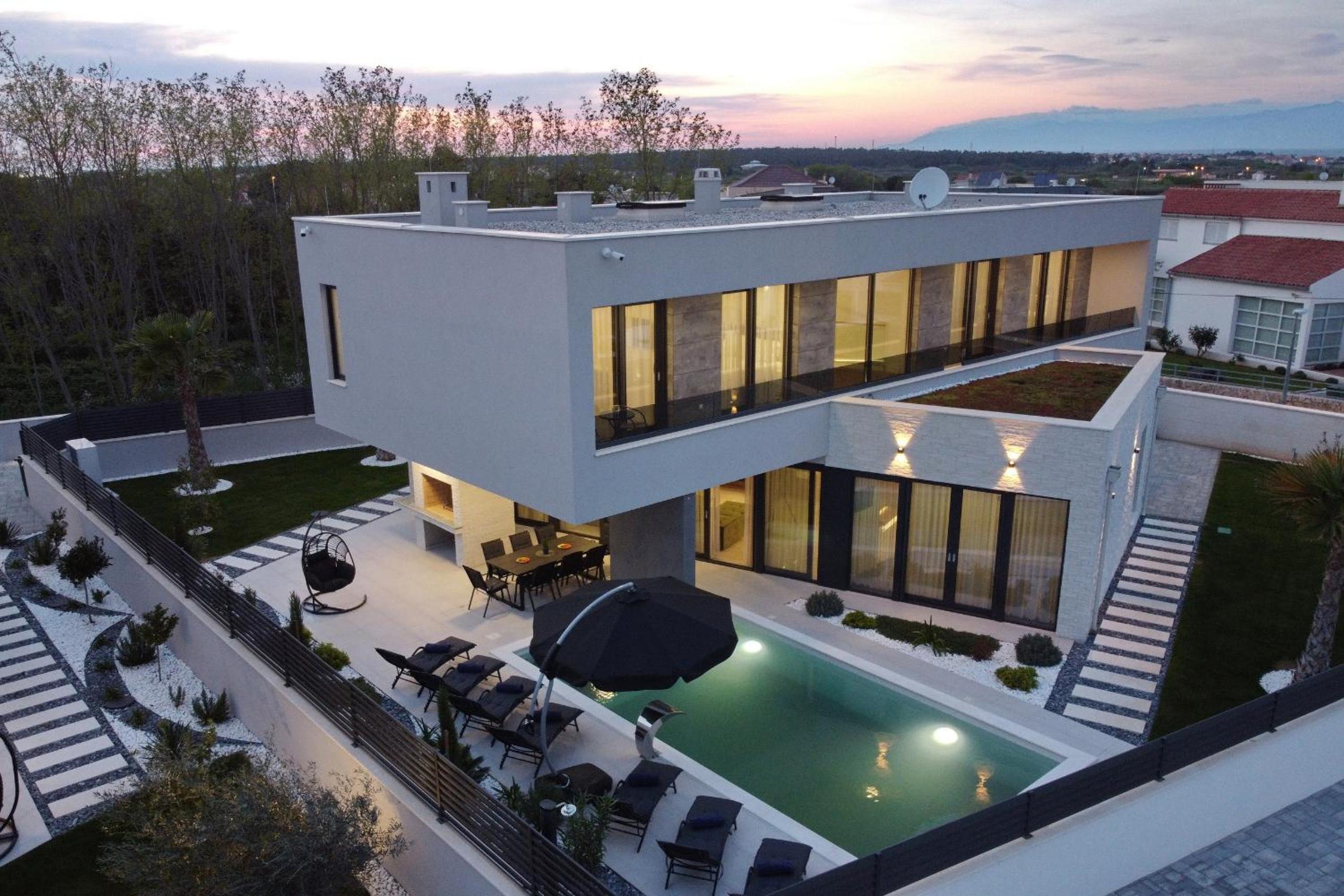Luxurious Villa 034 with heated pool view 4