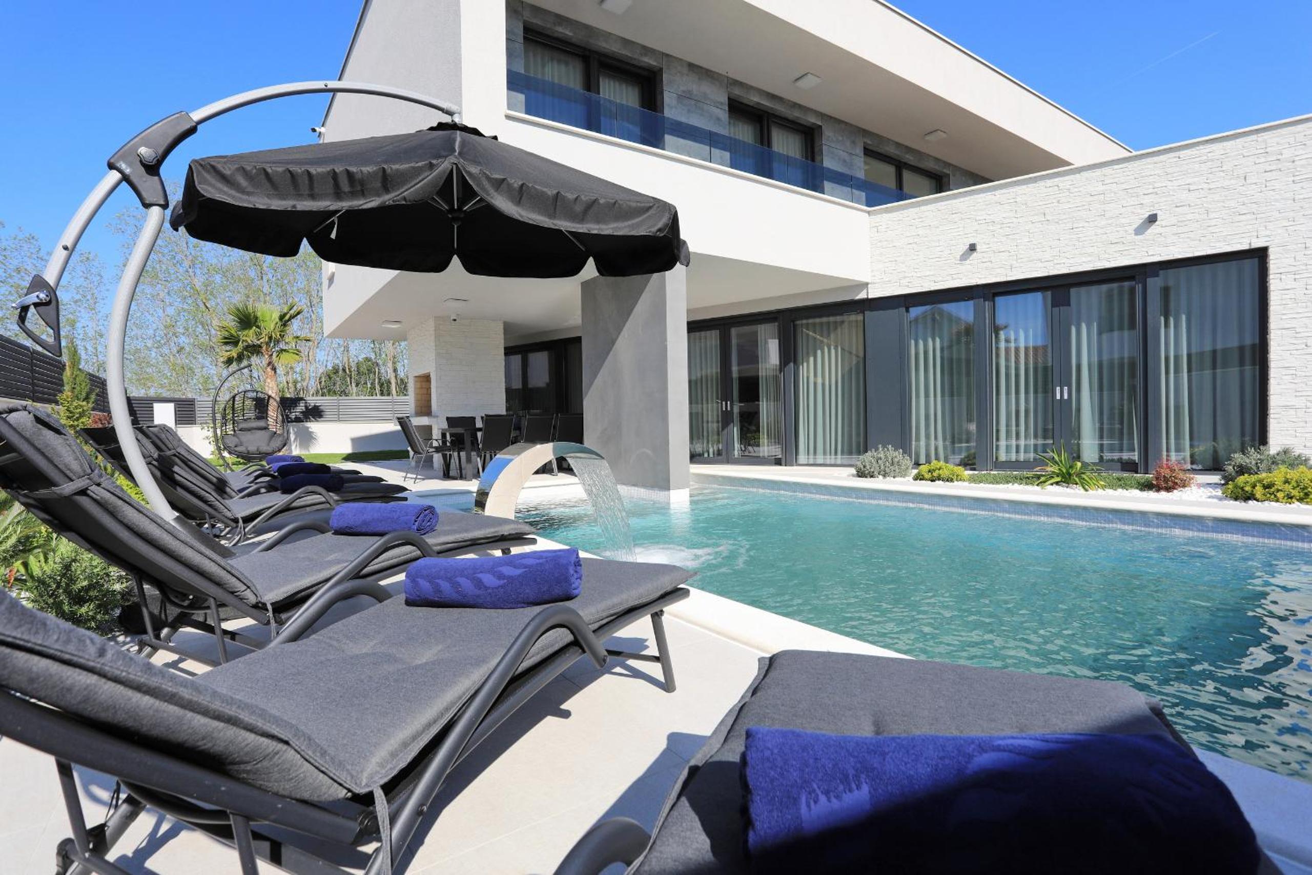Luxurious Villa 034 with heated pool view 5