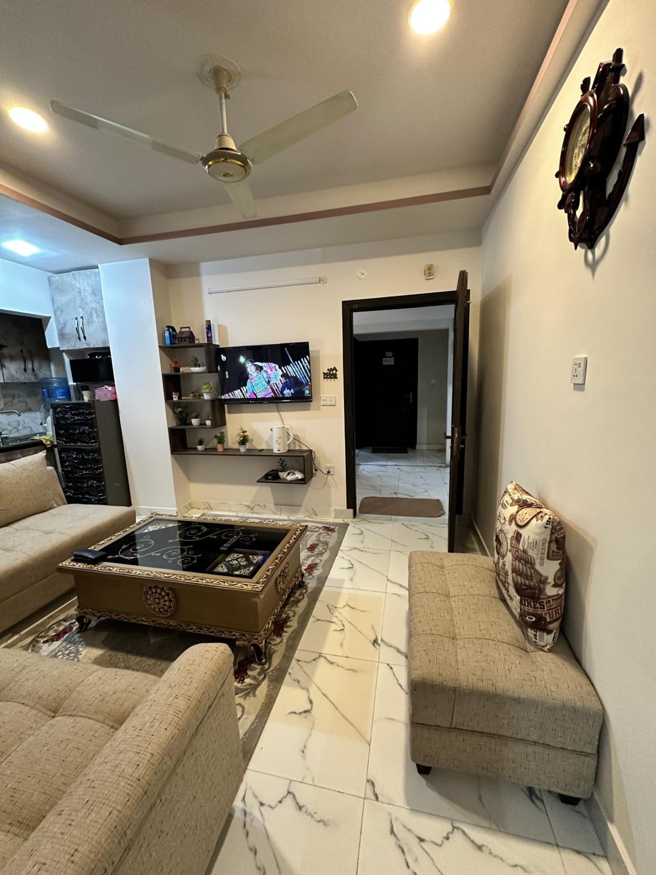 Emporium executive 2Bed in E11 2 Family Apt view 5