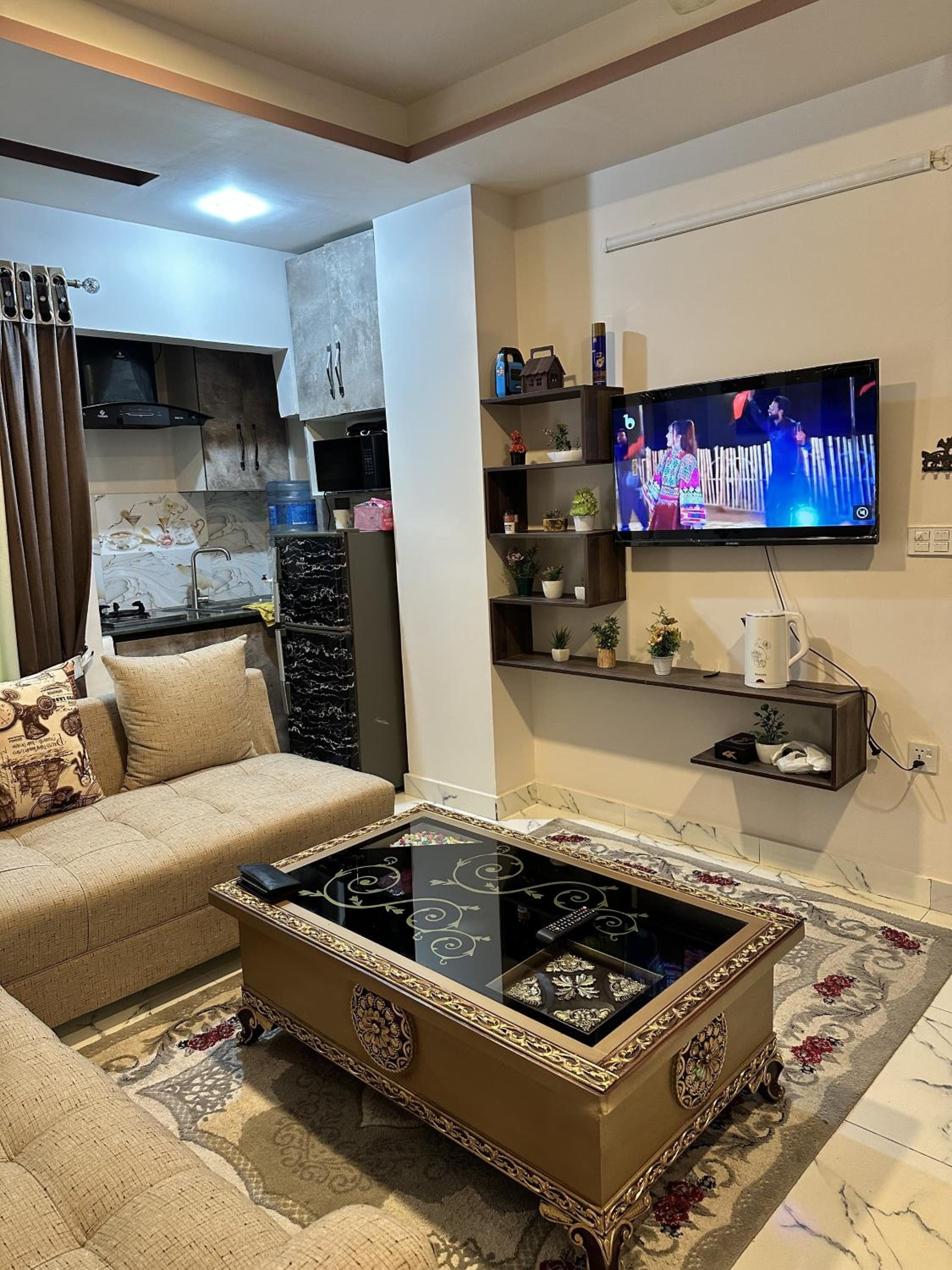 Emporium executive 2Bed in E11 2 Family Apt view 2