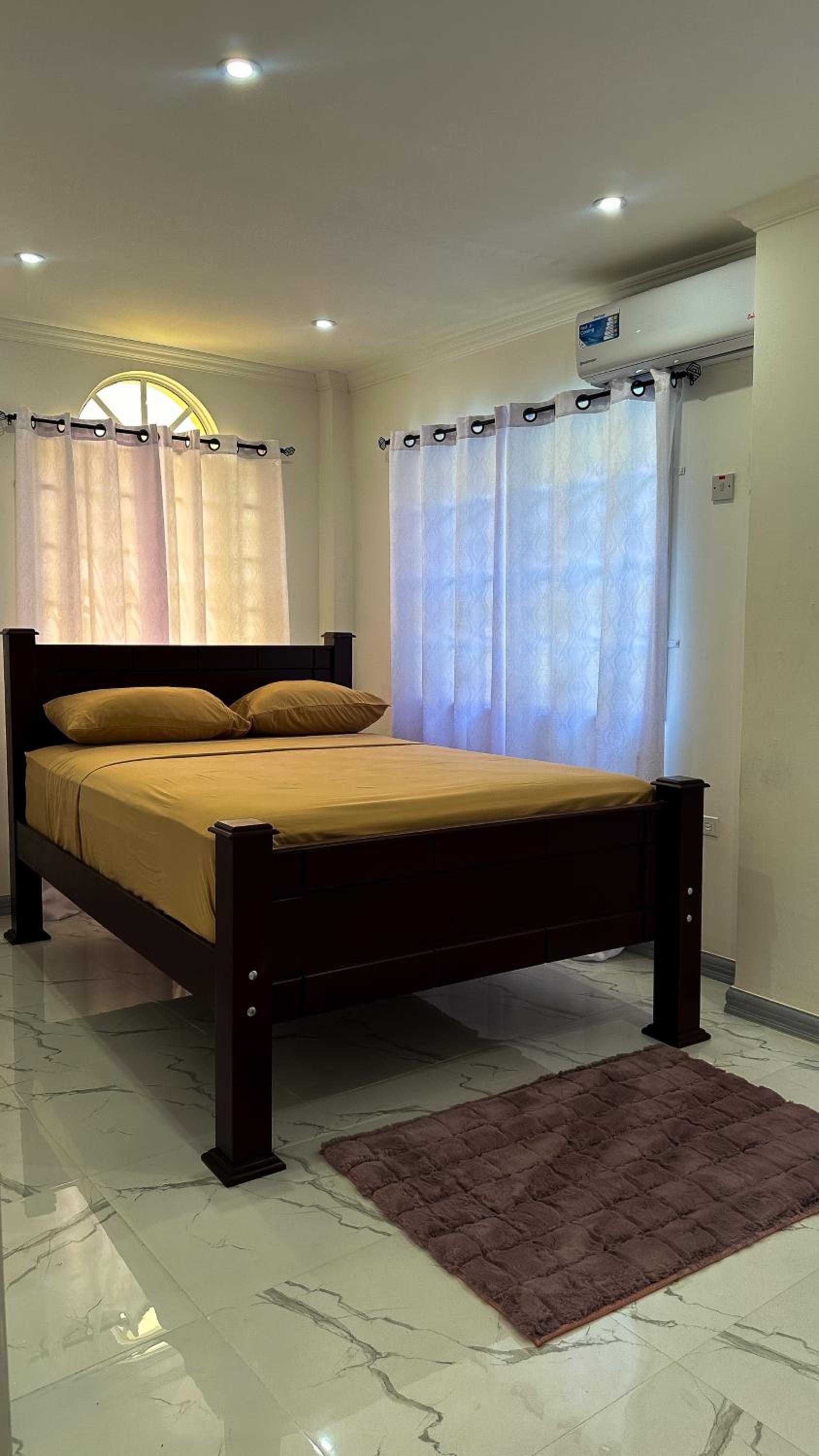 Luxurious 2 Bedroom Apartment- Georgetown view 3
