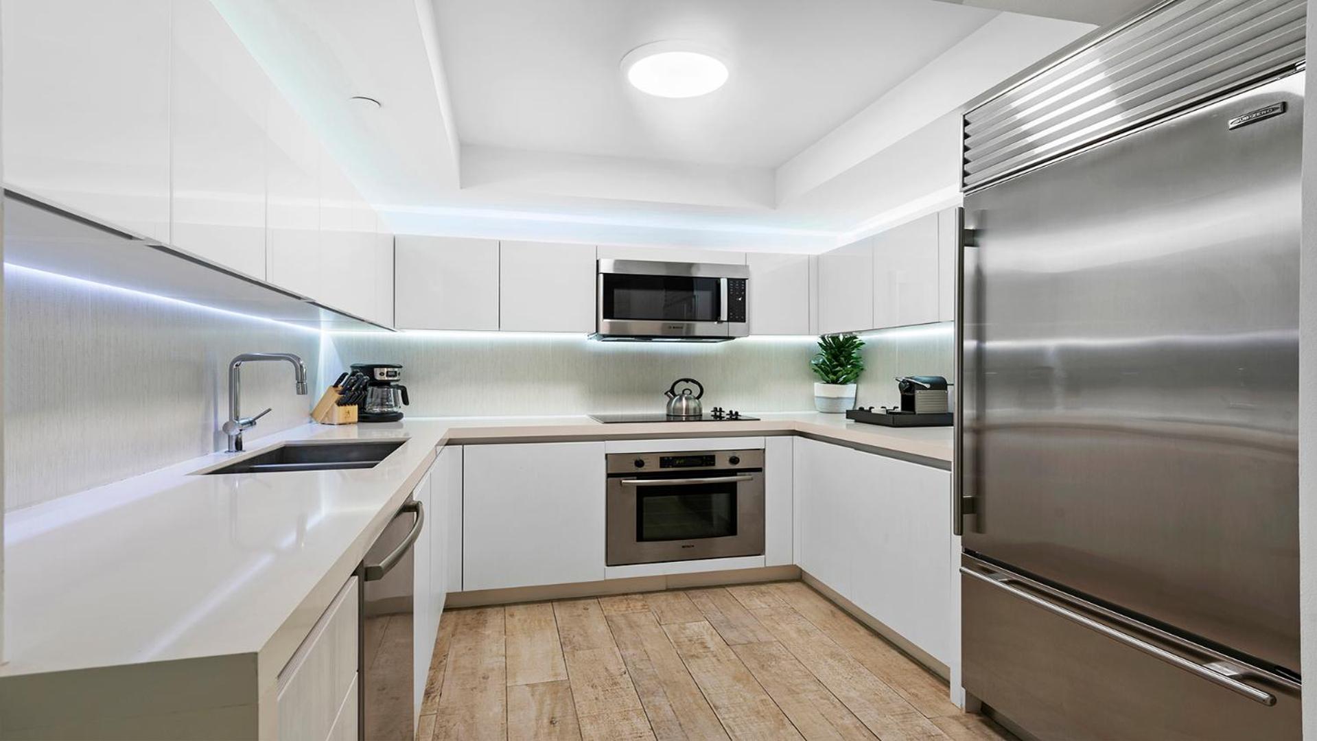 Luxurious Private Condo at 1 Hotel & Homes -945 view 2