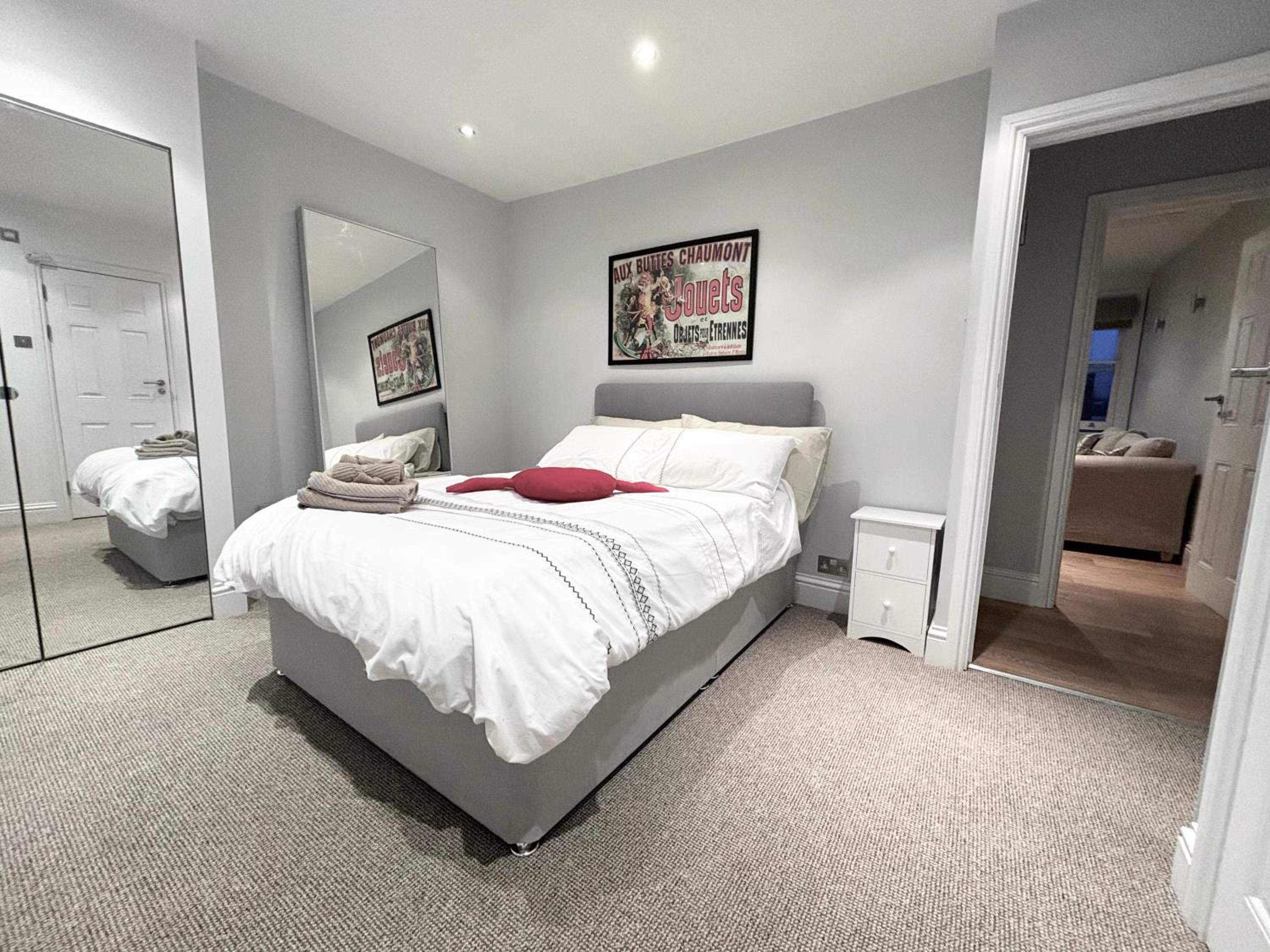 Victorian modern two bedrooms flat in West Kensington with London skyline view
