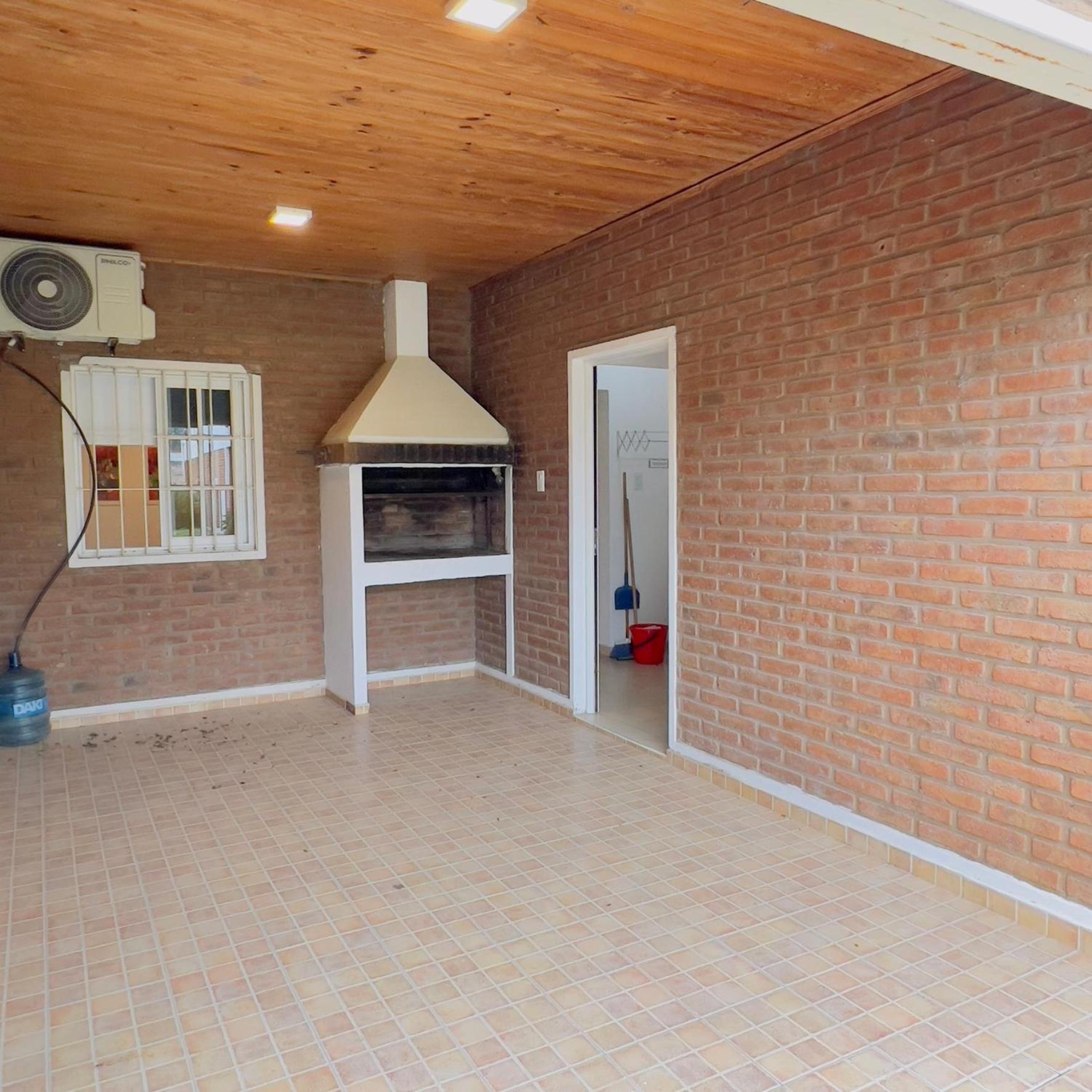 G2 Casa en Villa Ángela 2 dormitorios con Garage Independiente