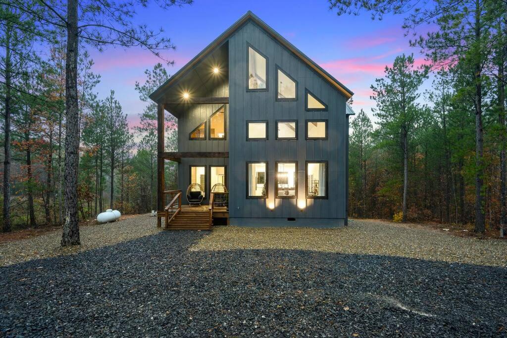 Hotel NEW, 2 King Suites, Double Decks, Hot Tub, Firepit, Save In Taxes - Image 1