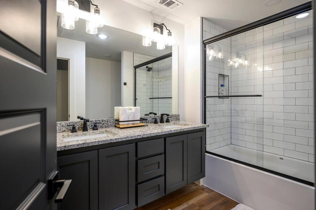 Cozy, 2 King Suites, Game Deck, Hot Tub, Firepit, Save In Taxes
